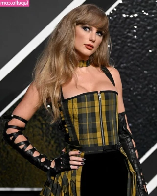 Taylor Swift [ taylor-swift ] - Titties looking too good not to post