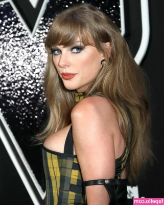 Taylor Swift [ taylor-swift ] - Deepthroat blowjob and ass eating in the MOA parking ramp  the