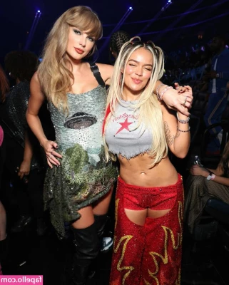 Taylor Swift [ taylor-swift ] - Found these two year old photos buried deep in my Google Photos  Hope part 2