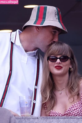 Taylor Swift [ taylor-swift ] - Being cute and innocent... oops I think my panties just slipped down part 1