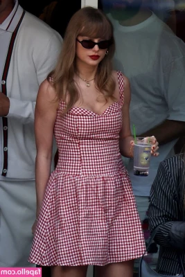 Taylor Swift [ taylor-swift ] - Totally need a personal  dick lifter