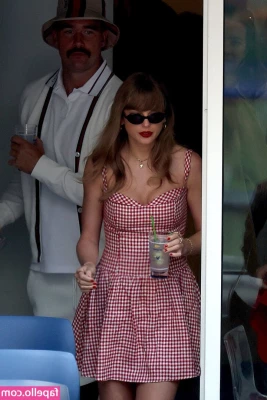 Taylor Swift [ taylor-swift ] - Got a little turned on during the photo shoot today