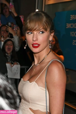 Taylor Swift [ taylor-swift ] - Just me being silly while dying my hair