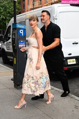 Taylor Swift [ taylor-swift ] - 跪妃駕到   還不快快行禮    預計下月粉絲福利活動