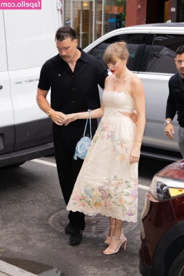 Taylor Swift [ taylor-swift ] - I missed my flight yesterday! But I got a new one today. Sorry I’ve