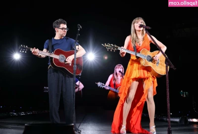 Taylor Swift [ taylor-swift ] - Bet you wish I would move a hand or 2 😛