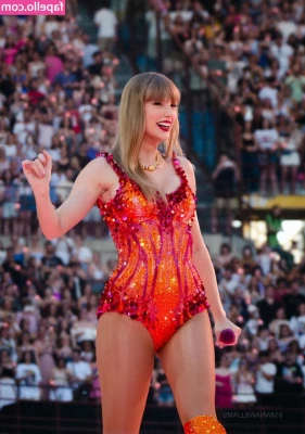 Taylor Swift [ taylor-swift ] - Heyy  first post here  This will be the only space where you can see