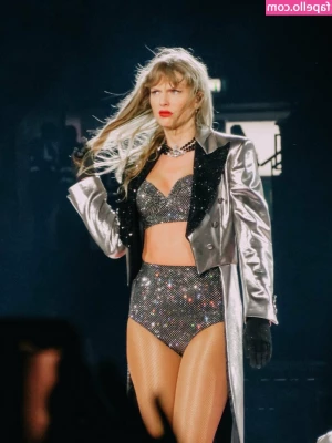 Taylor Swift [ taylor-swift ] - V-Day surprise  Stinky farts and big ass