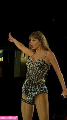 Taylor Swift [ taylor-swift ] - Si pronto? 😜 Mi stai chiamando? 🥰