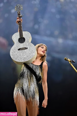 Taylor Swift [ taylor-swift ] - How many tips does this pics of today deserve part 1