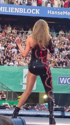 Taylor Swift [ taylor-swift ] - You see how my pussy is moaning your name