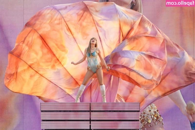 Taylor Swift [ taylor-swift ] - Just sent you the full pic in dm 😳
