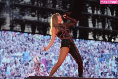 Taylor Swift [ taylor-swift ] - Hiiiii sorry I went away for a sec  Had to go on an adventure lol