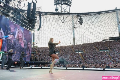 Taylor Swift [ taylor-swift ] - Gentlemen, what attracts you most in a woman?)😏