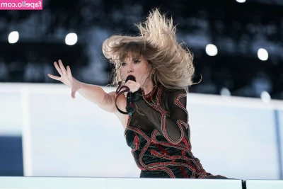Taylor Swift [ taylor-swift ] - Happy Saturday Baby 😌 Hope your day is full of smiles and fat