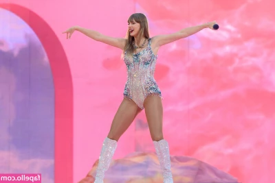 Taylor Swift [ taylor-swift ] - I’m waiting for you😈😈slide in my DM’s😉