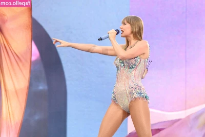 Taylor Swift [ taylor-swift ] - Waving around my big juicy cock, in your loser face part 1