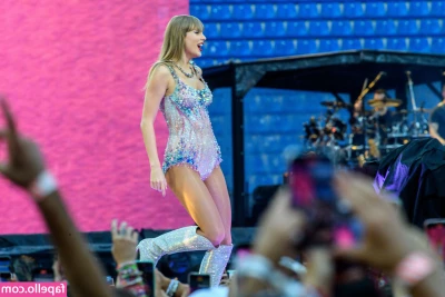 Taylor Swift [ taylor-swift ] - I guess I need some company at bed part 1