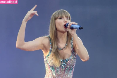 Taylor Swift [ taylor-swift ] - Does this panty look too tight on me  I like the way it looks