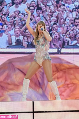Taylor Swift [ taylor-swift ] - On my knees for you daddy