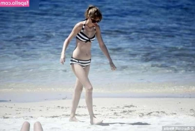 Taylor Swift [ taylor-swift ] - Nice titties to make your day hehe