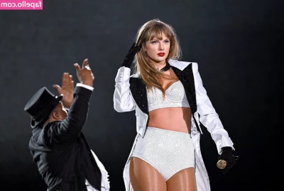 Taylor Swift [ taylor-swift ] - Would you rather spank or fuck this ass??😈🍑
