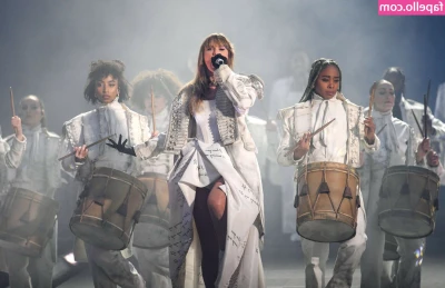 Taylor Swift [ taylor-swift ] - Who wants to scrub my back