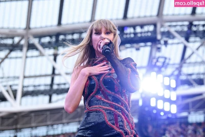 Taylor Swift [ taylor-swift ] - Bad girl need some lesson with spank