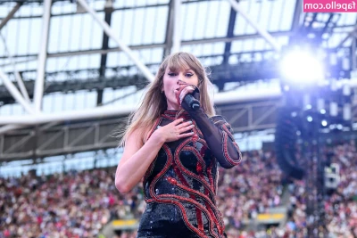 Taylor Swift [ taylor-swift ] - Do you like the view of flexing calves part 1