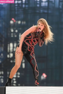Taylor Swift [ taylor-swift ] - Good Morning  Happy Sunday   Do you like my cute little tits