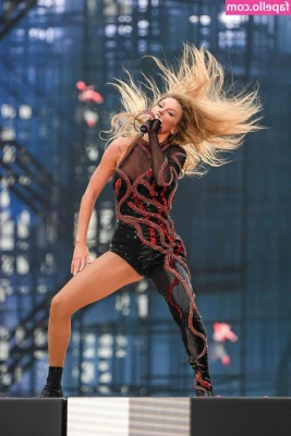 Taylor Swift [ taylor-swift ] - Netflix and Chill? 🔥🥵💝