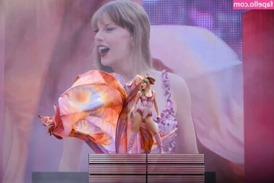 Taylor Swift [ taylor-swift ] - Happy new year you wonderful lot xx