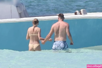 Taylor Swift [ taylor-swift ] - Papa Bear Sucking On Big J Cups Boobs Like Crazy Moterboating The