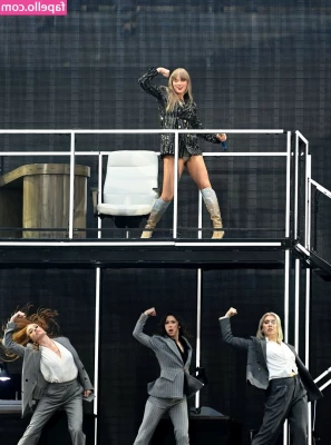Taylor Swift [ taylor-swift ] - you belong on there