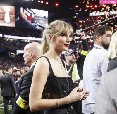 Taylor Swift [ taylor-swift ] - Don t you think I would look better with it off part 2