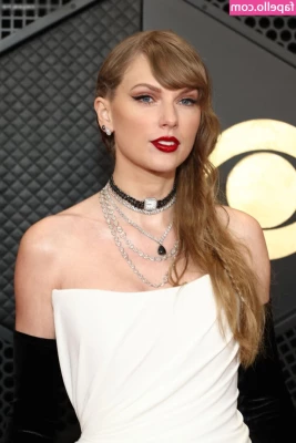 Taylor Swift [ taylor-swift ] - Just a soapy peachy ass