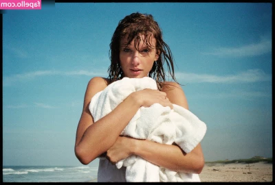 Taylor Swift [ taylor-swift ] - Genuine curiosity do any of you know me irl   no shame no questions