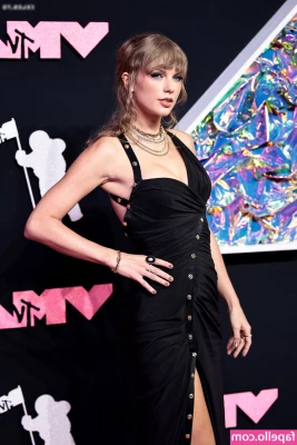 Taylor Swift [ taylor-swift ] - Parecidos body rojo y con body verde.....disfrutad de la semana!!!! part 1