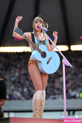 Taylor Swift [ taylor-swift ] - FREE FREE      jonnonlyfans    Hi daddy  do you like my friend femboy