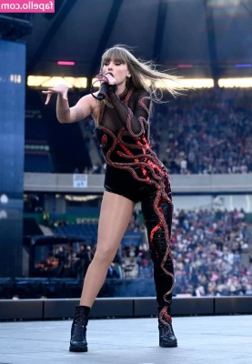 Taylor Swift [ taylor-swift ] - When all your clothes are dirty because it's laundry day ;)