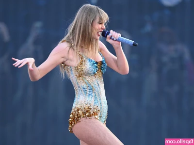 Taylor Swift [ taylor-swift ] - Mud mask    Like this pic once you see it   You better   Let me know