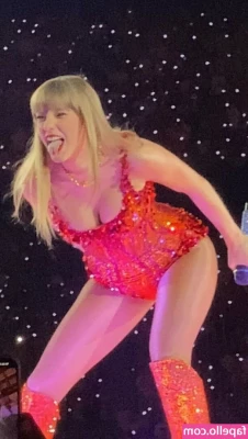 Taylor Swift [ taylor-swift ] - Godess pose  such a nice stretch in my thights