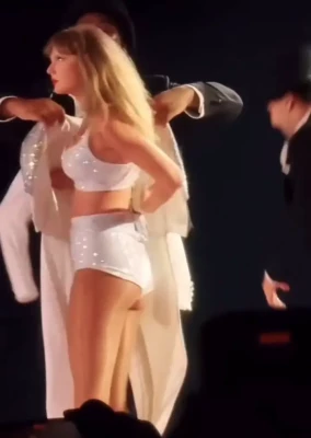 Taylor Swift [ taylor-swift ] - It was a sunny day and this bikini   is here to stay   Let me know if