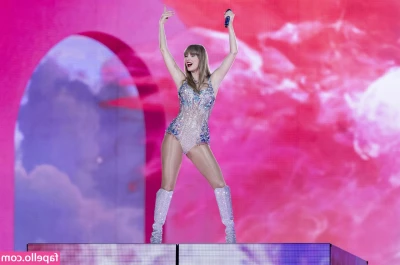 Taylor Swift [ taylor-swift ] - Who s ready for this photo set part 1