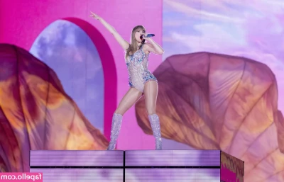 Taylor Swift [ taylor-swift ] - Please be seated    Shot by  on_sj