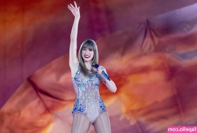 Taylor Swift [ taylor-swift ] - It is strange how all my dresses seem to have a mysterious bulge in