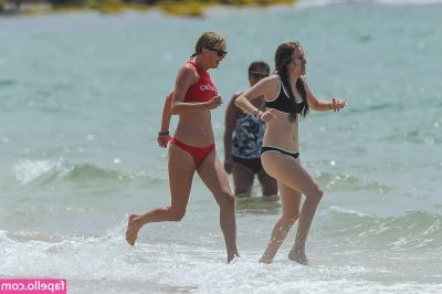 Taylor Swift [ taylor-swift ] - Have a spankingly good Saturday