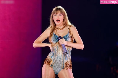 Taylor Swift [ taylor-swift ] - Do you like this floral green top also bought with last week's