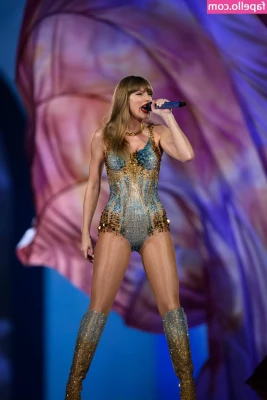 Taylor Swift [ taylor-swift ] - Bow down and leave your tributes at my feet