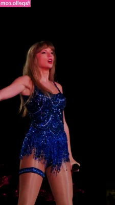 Taylor Swift [ taylor-swift ] - somebody buy me lunch I m hungry